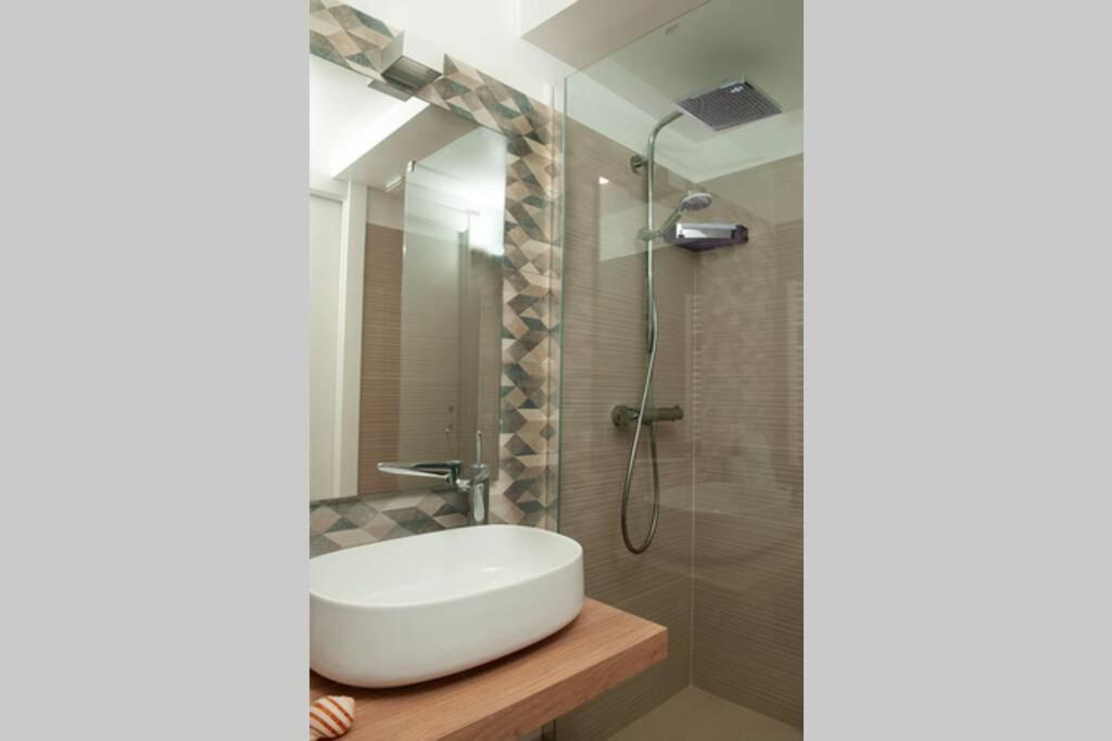 Blue Sea House Apartment Чефалу Екстериор снимка
